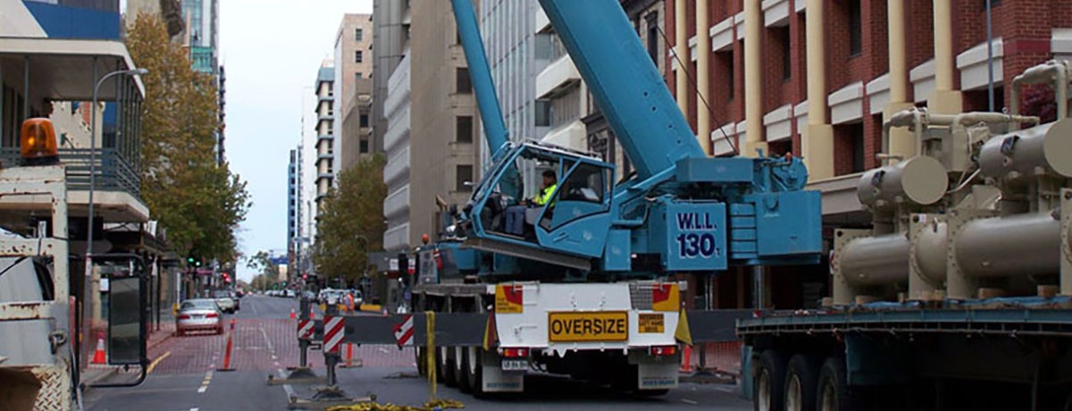 Nicks-Cranes-Services-slewing-crane-high-rise-Wingfield